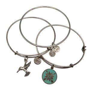 Silver Charm Bangle Bracelets Set With Hummingbird & Turquoise Round Pendant Des